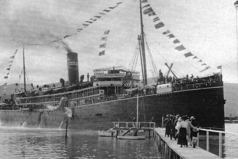 SS Kanowna leaving Cairns 1914